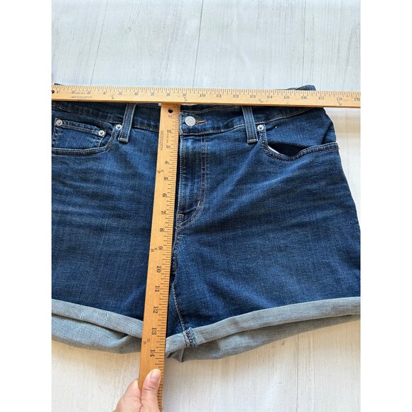 Levi's Women's Size 32 Mid Rise Mid Length Short - Picture 8 of 9
